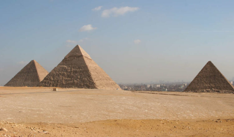 Papiro antigo revela como a grande pirâmide de Gizé foi construída