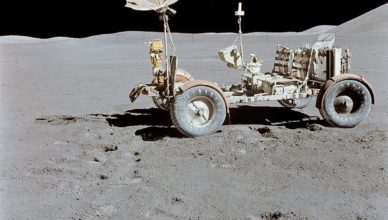 Alguns objetos deixados na Lua