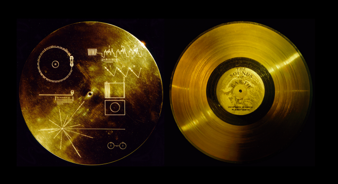 O disco dourado a bordo da Voyager 1, com gravações de sons e imagens de nossa civilização. (Créditos da imagem: NASA).