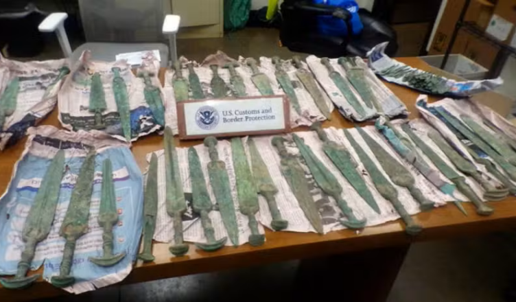 Espadas do irã da idade do Bronze